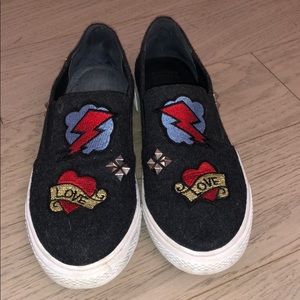 Embroidered espadrilles